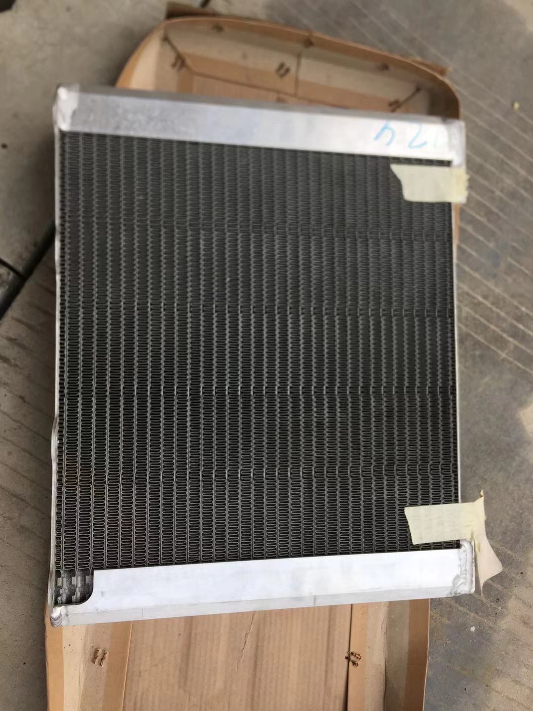 徐工952摊铺机发动机散热器