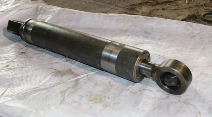 徐工952摊铺机提升油缸Xugong paver 952 lift cylinder