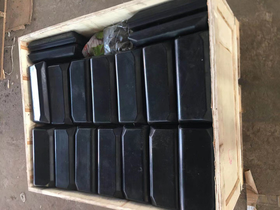 徐工952摊铺机履带板胶块2005072#4624200363