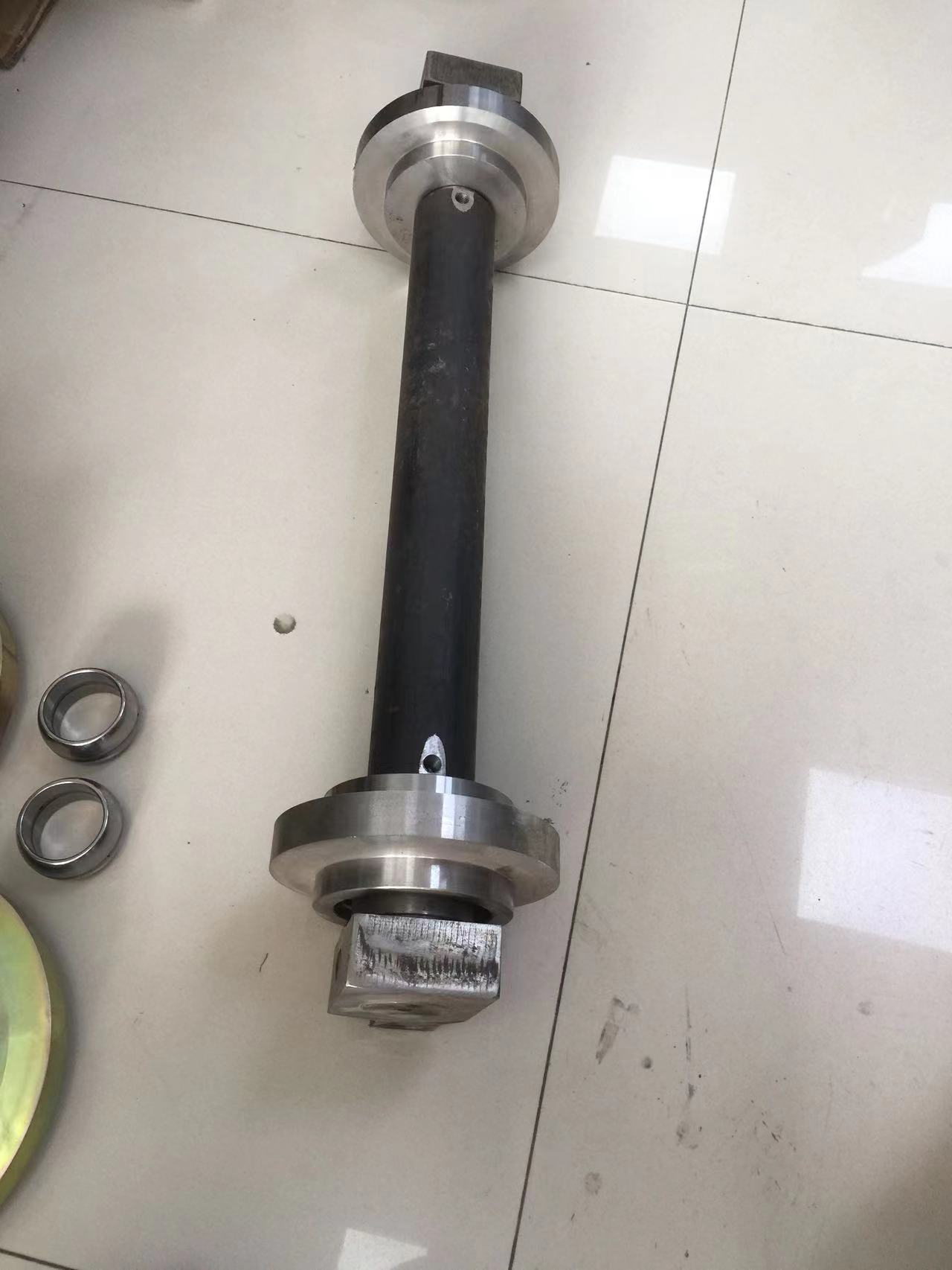 徐工952摊铺机涨紧轮