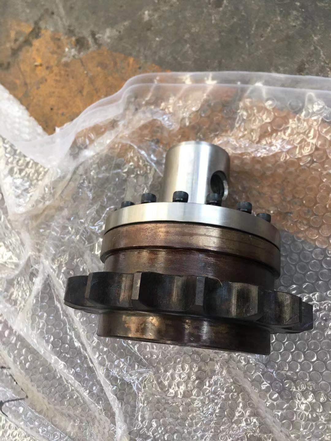 徐工952摊铺机分料下链轮